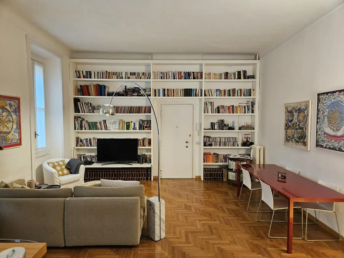 Comfort & Design In The City Centre Apartment Milan