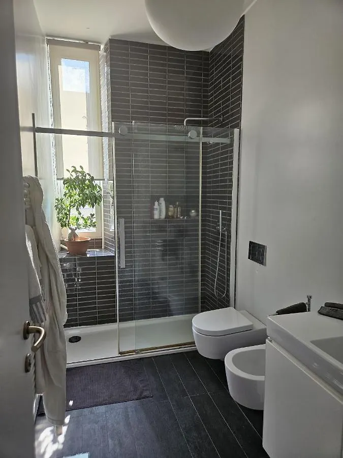 Comfort & Design In The City Centre Apartment Milan