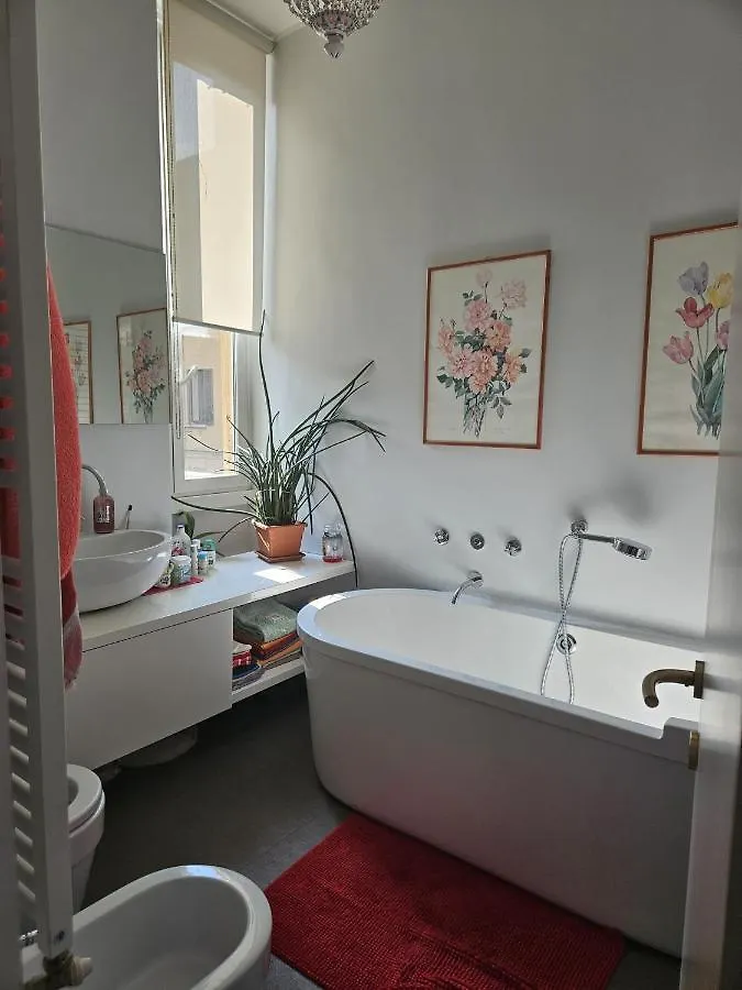 Comfort & Design In The City Centre Apartment Milan